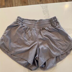 Lululemon Hotty Hot lined short 2.5